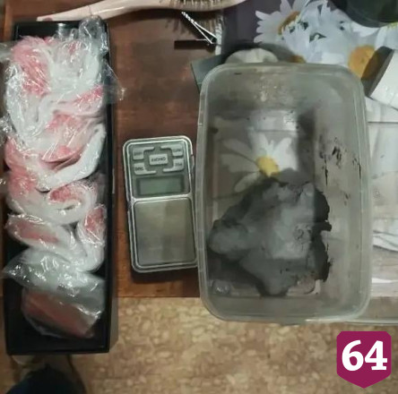 Саратовец прятал наркотики под детским автокреслом